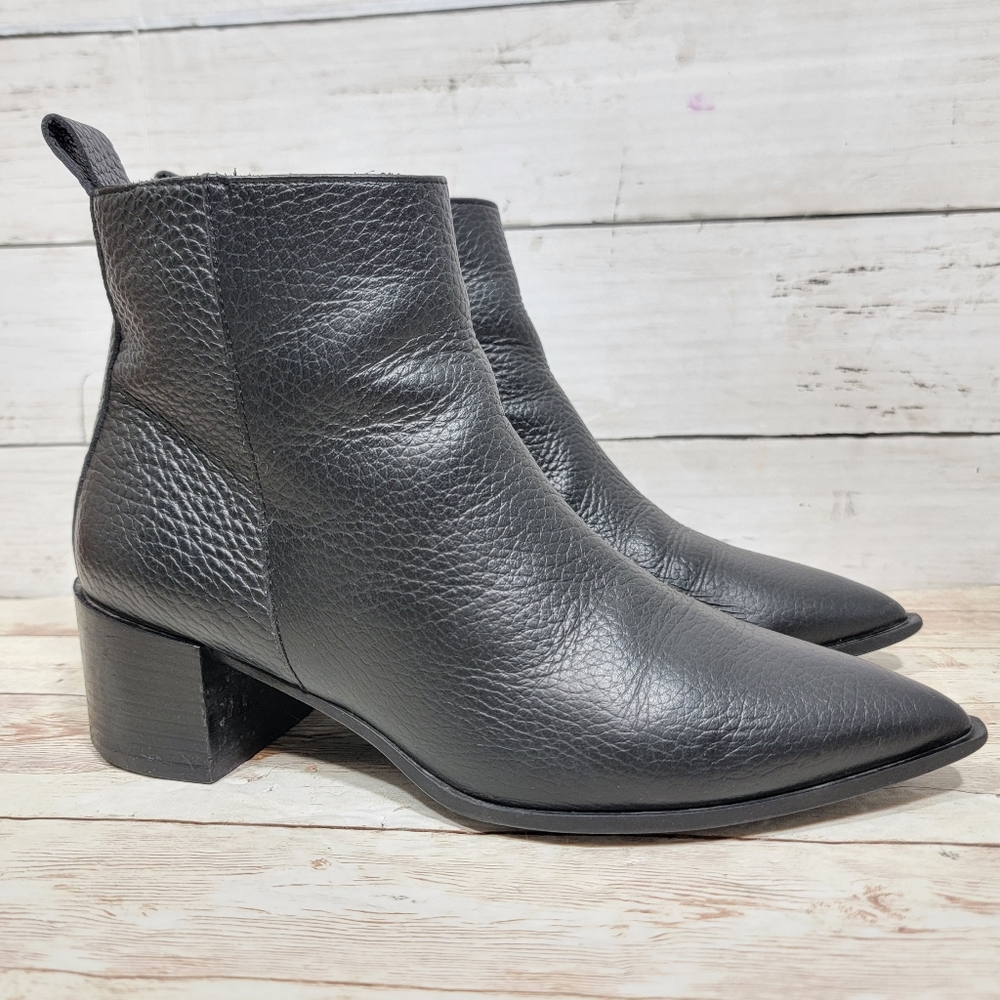 Everlane Boss boot in black pebbled leather